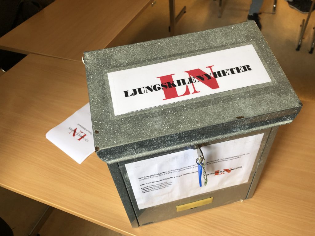 Bild på brevlåda med logo Ljungskile Nyheter